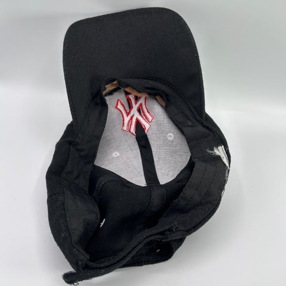 New York Yankee Baseball Cap Adjustable Strap Logo Black White Red Hat - Picture 6 of 8